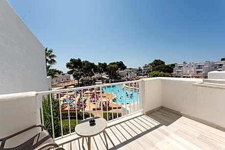 STUDIO SUPERIOR 1 ADULT + 3 CHILDREN