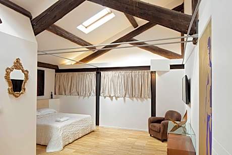 Deluxe Double Room with Shower