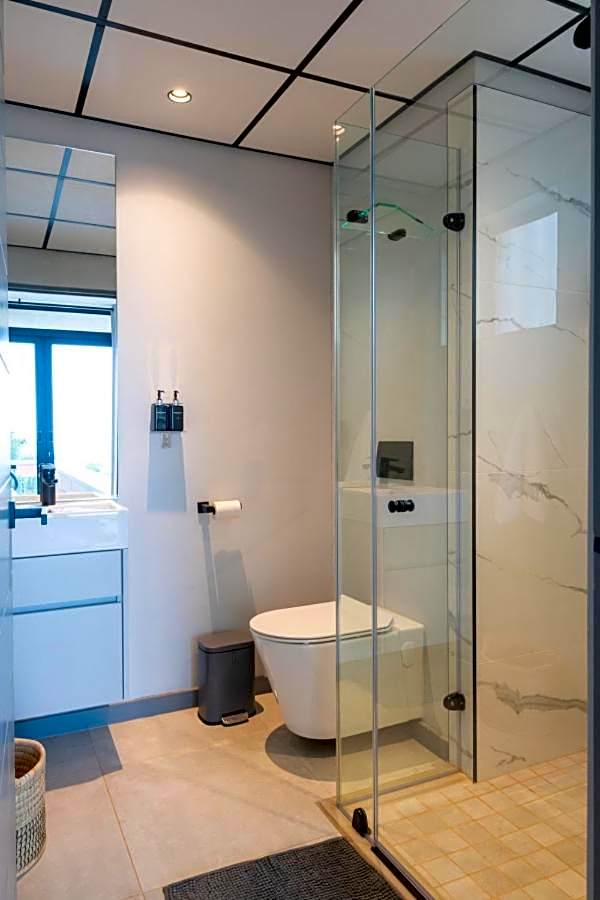 Luxury Bellagio 002 with Sea Views and Inverter