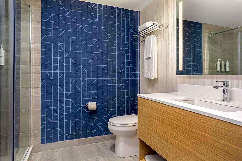 Spark by Hilton Montreal Brossard