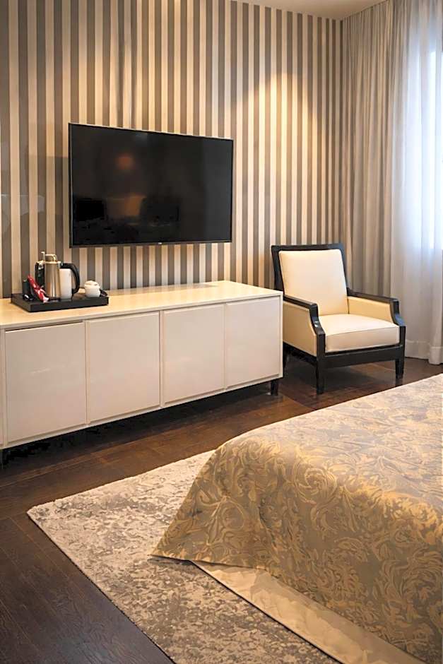 Hotel 9