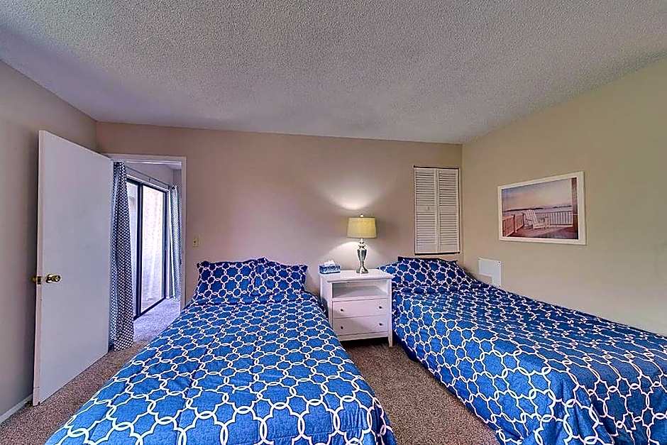 Siesta Key Beach - 2 Bedroom - 3 Beds - 3 Bathroom Duplex with Heated Swimming Pool