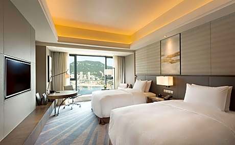 Deluxe Lake View Twin Room