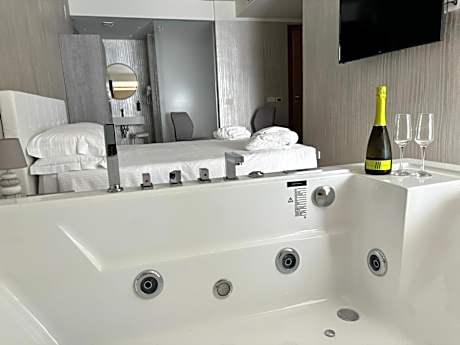 Suite with Hot Tub