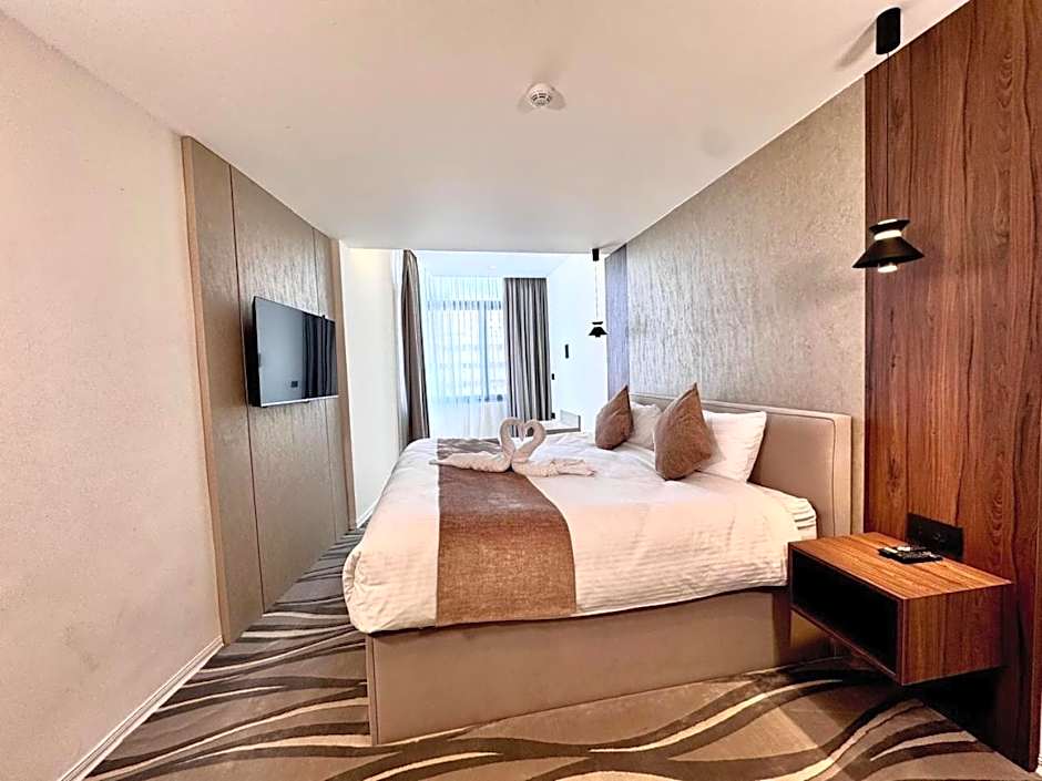New MerryLand Hotel