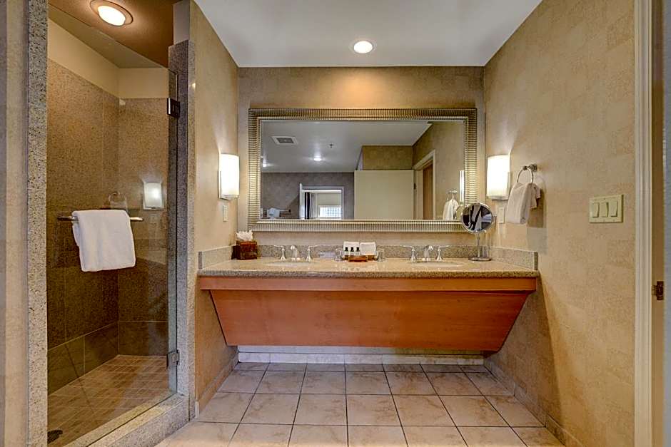 Princess II Suite Platinum * Balcony Strip Views
