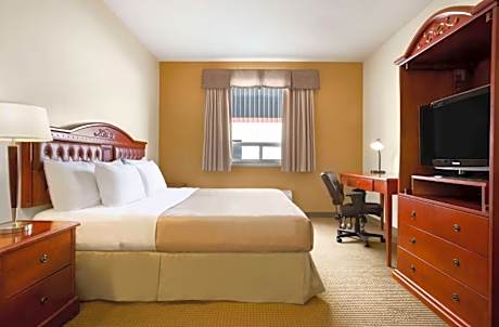 1 King Bed Efficiency Smoking