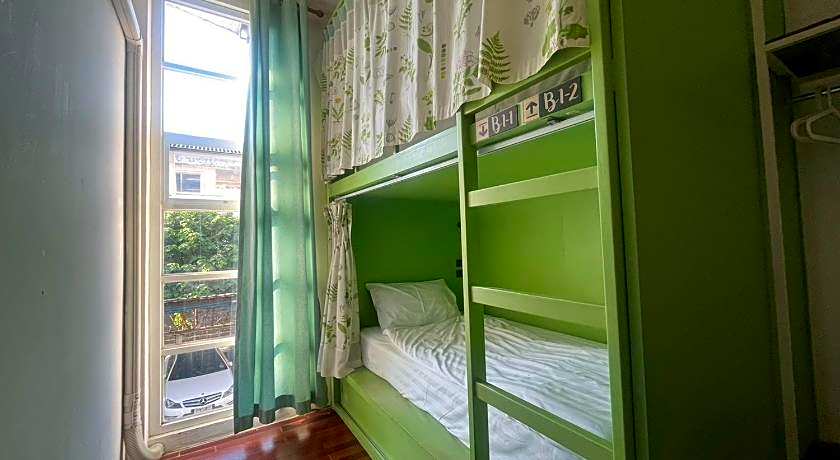 Memmoth Cafe & Hostel in Lampang