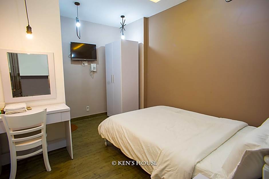 Ken's Backpackers Hotel