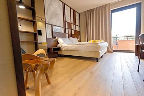 Double or Twin Room with Lake View