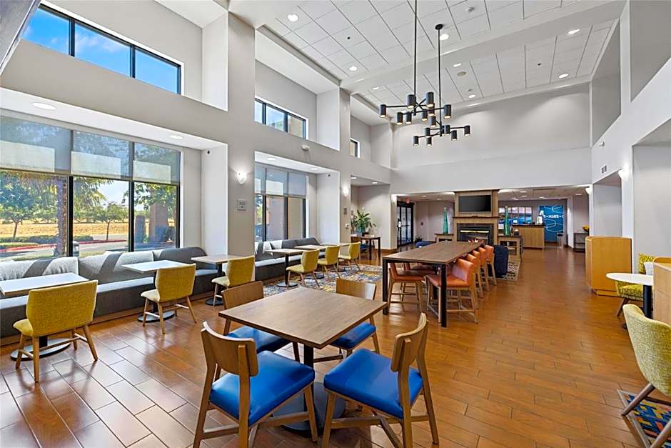 Hampton Inn By Hilton And Suites Madera