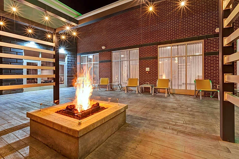 Holiday Inn & Suites Toledo Southwest - Perrysburg by IHG