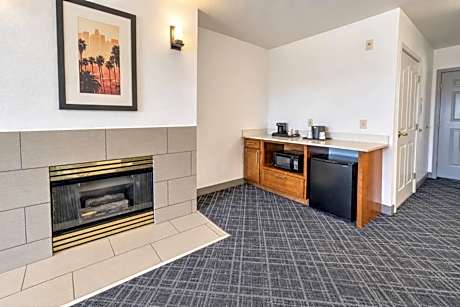 Queen Suite with Spa Bath