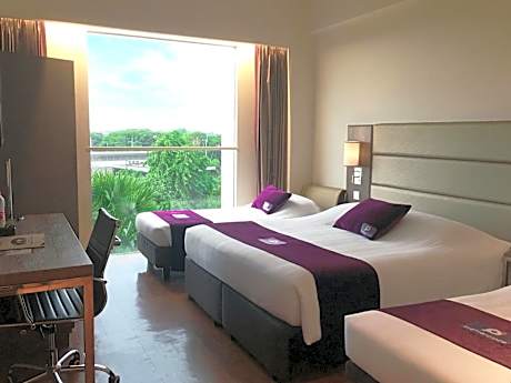 Quads Premier  Large Room