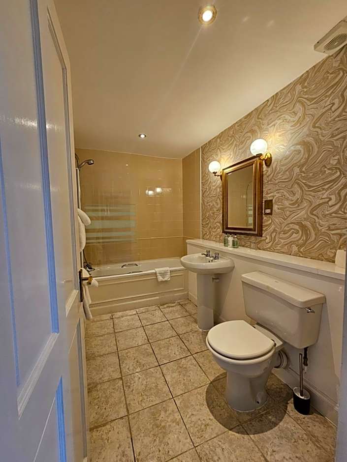 Taychreggan, Signature Collection by Eight Continents