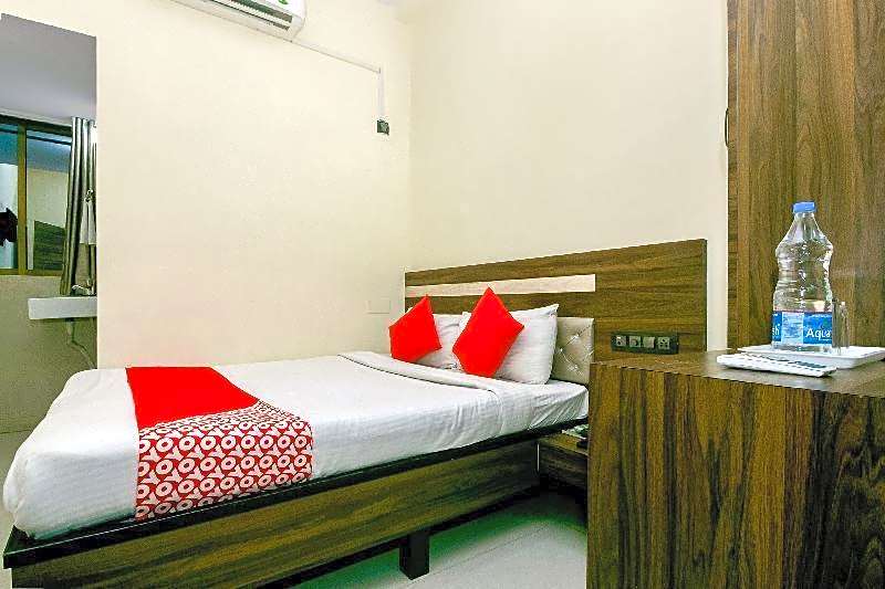 OYO 23656 Parimeet Hotel