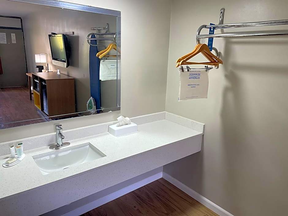 Days Inn by Wyndham Valdosta/Near Valdosta Mall