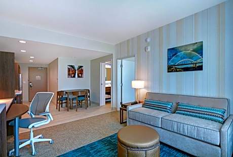 One-Bedroom King Suite - Non-Smoking