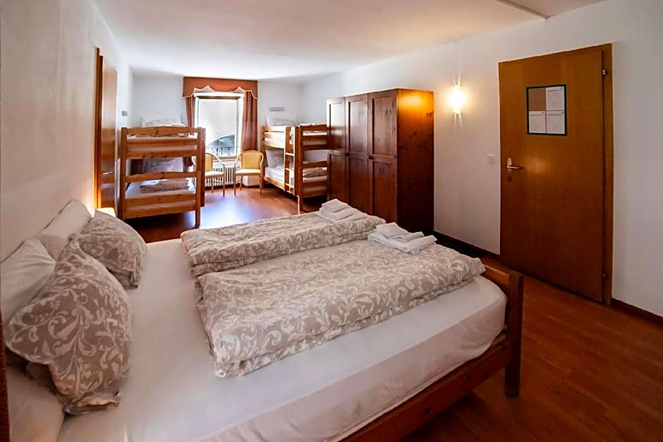 Hotel Des Alpes - Restaurant & Pizzeria