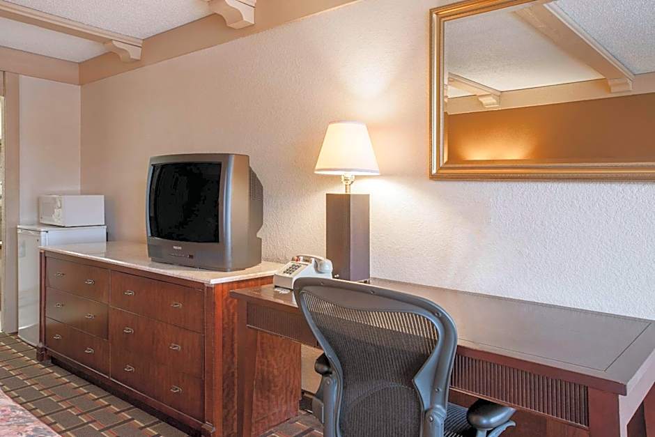 Knights Inn Greenburg