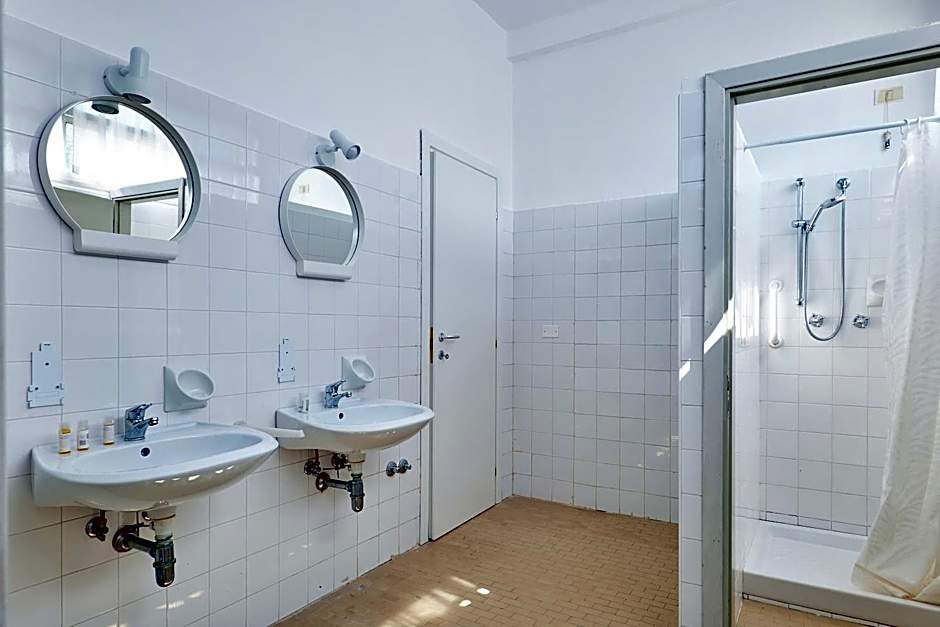 Soleē, Family Holidays & Hostelling