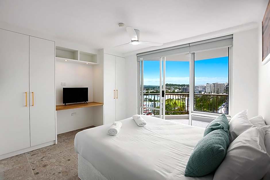 Rainbow Commodore Coolangatta