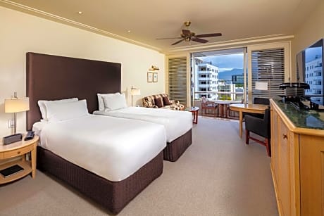 Superior Twin Room with 2 King Single Beds, Spa Bath and City View with free self-parking & one drink voucher