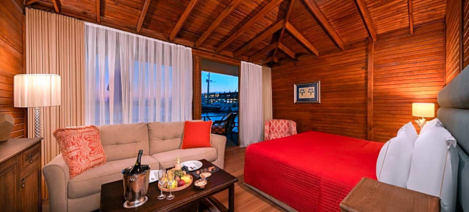 Les Ambassadeurs Hotel Casino&Marina