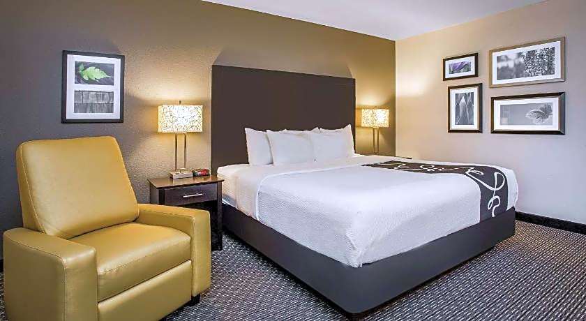 La Quinta Inn & Suites by Wyndham Oshkosh