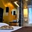 Hotel In - Lounge Room