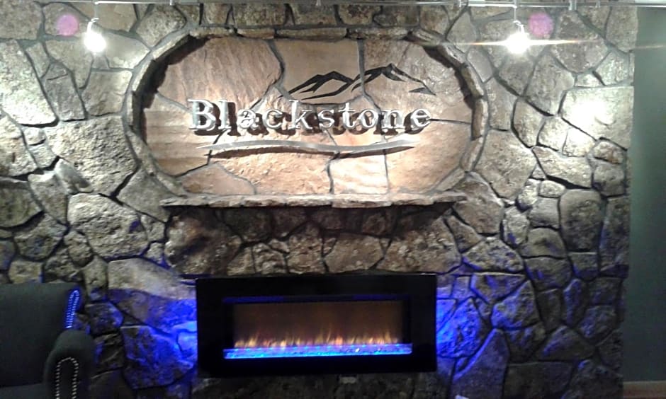 Blackstone Lodge and Suites