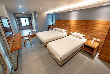 Deluxe Triple Room with City View