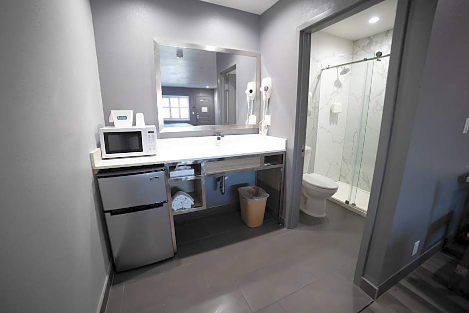 Travelodge by Wyndham Whittier