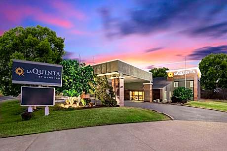 La Quinta Inn & Suites by Wyndham El Dorado