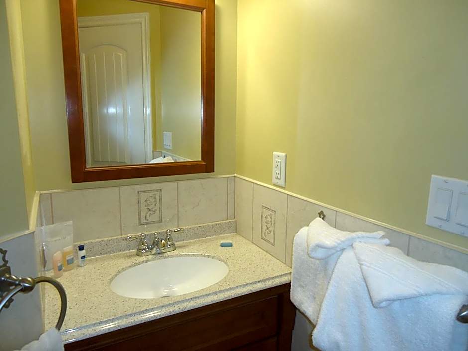 Bayside Inn & Waterfront Suites