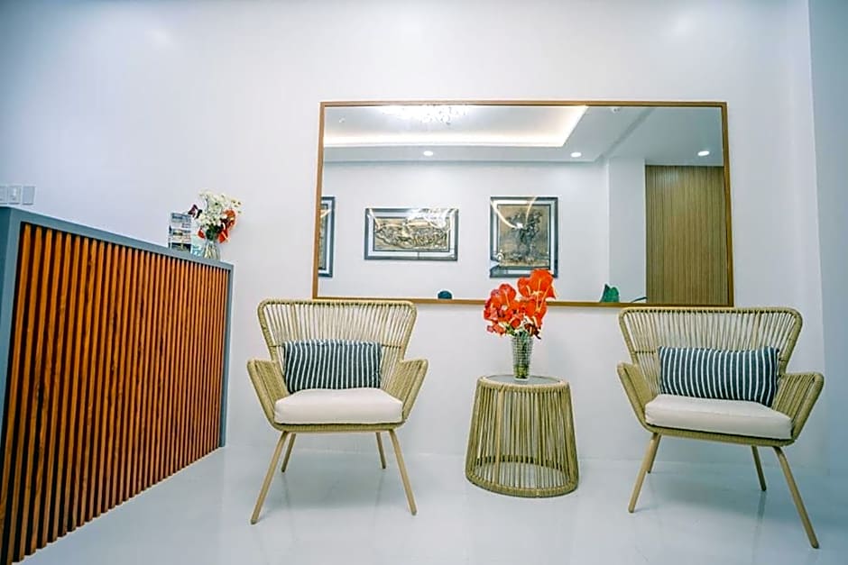 Spotlight Hotel near Hundred Islands Wharf