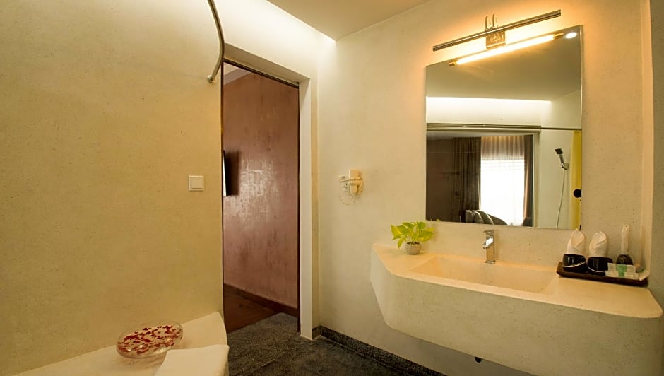 Photo 1 of 14 of Suite, Corner