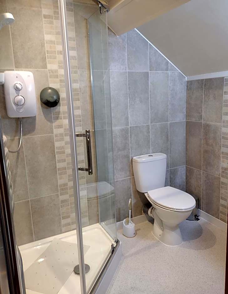 Lion Hotel & Studio Apartments