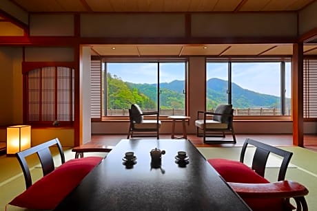 Suite with Mountain View