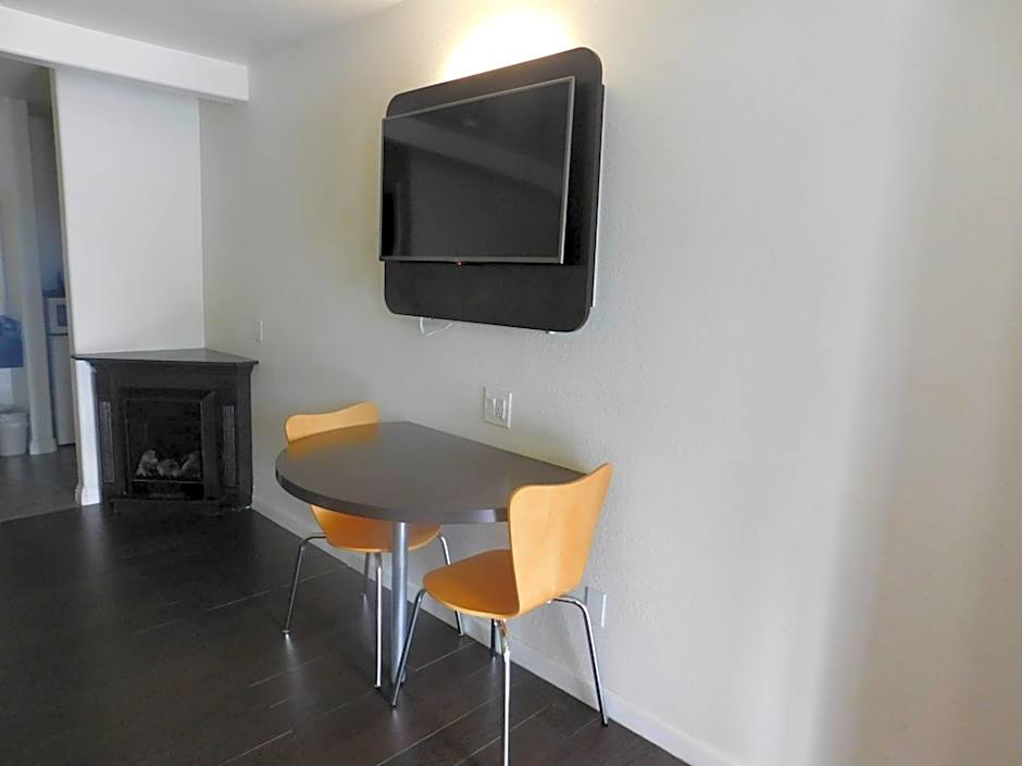 Fisherman's Cove Inn