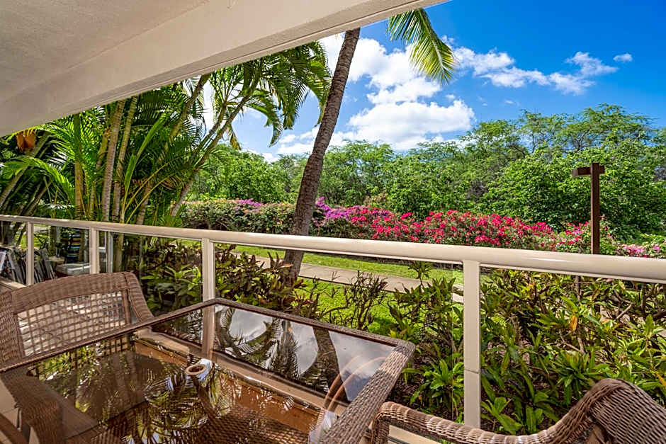 Renovated Condo - 3 Min Walk to Toes in the Sand!