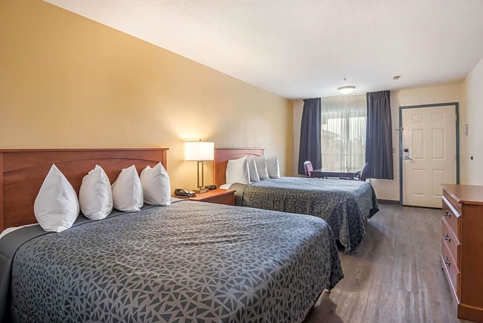 Econo Lodge Inn & Suites Lodi