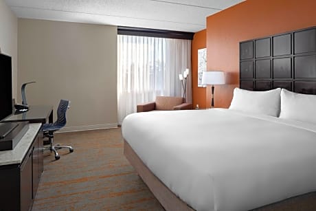 Club lounge access, Guest room, 1 King, High floor