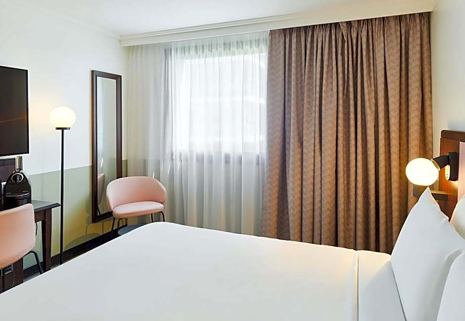 B&B HOTEL Saint-Quentin-en-Yvelines Centre Gare 4 étoiles