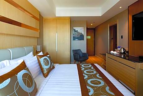 Deluxe Queen Room - Non-Smoking