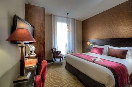 Deluxe Queen Room