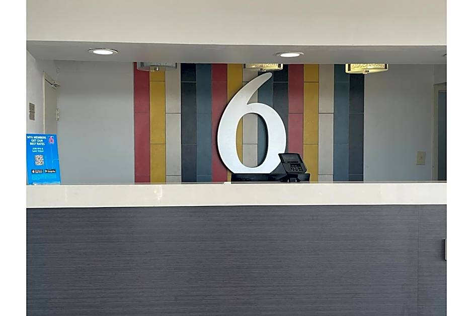 Studio 6 Lake Jackson, TX