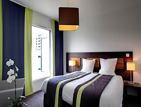 One-Bedroom Apartment (2 Adults + 2 Children)