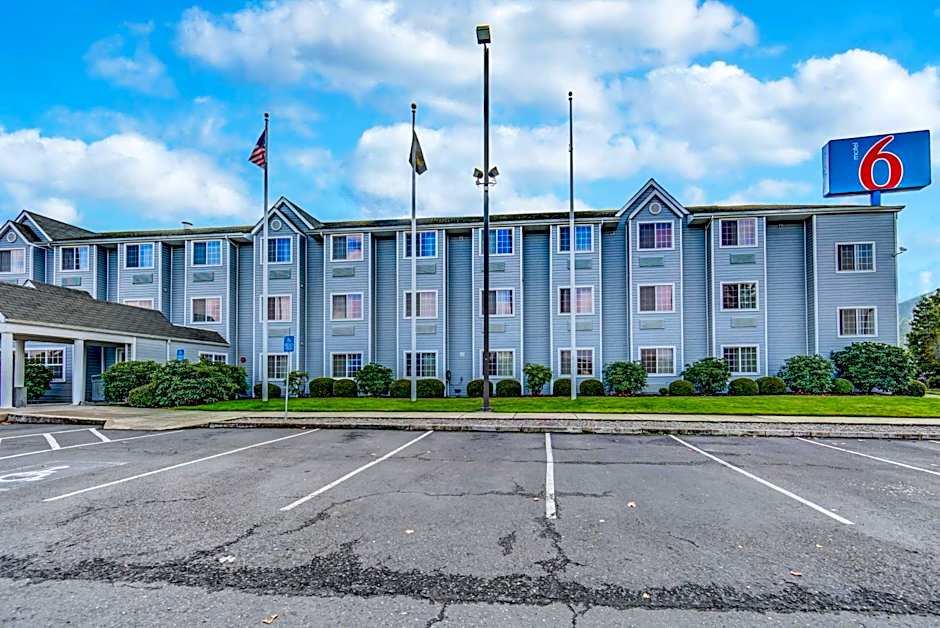 Motel 6 Sutherlin, OR - I-5