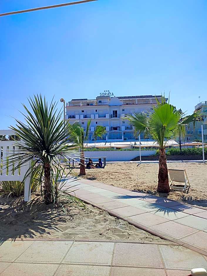 Hotel Soraya - Spiaggia Sawasdee with Beach, Restaurant & Parking